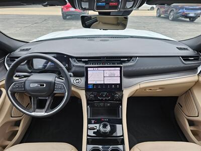 2023 Jeep Grand Cherokee L Limited   - Photo 4 - De Pere, WI 54115