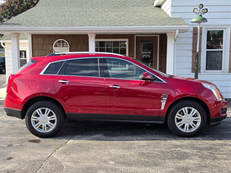 2011 Cadillac SRX Luxury - Photo 2 - De Pere, WI 54115