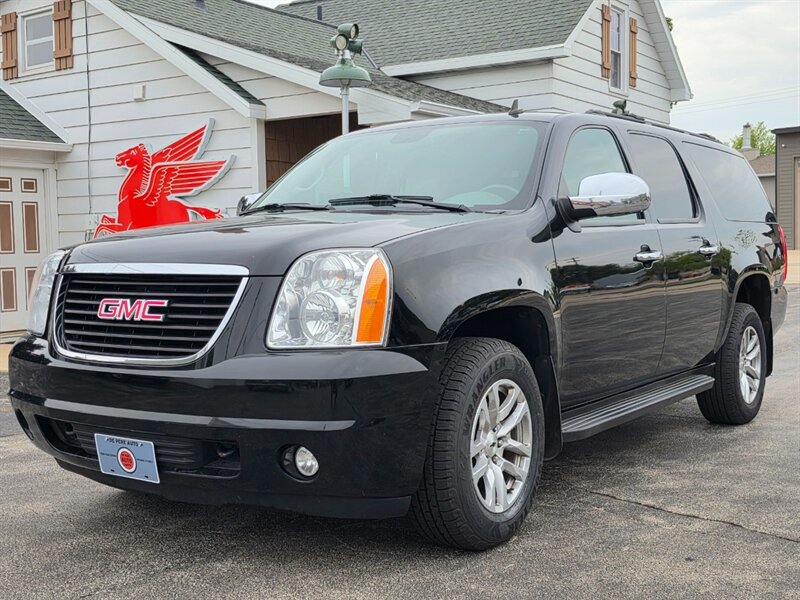 2012 GMC Yukon XL SLT 1500   - Photo 1 - De Pere, WI 54115