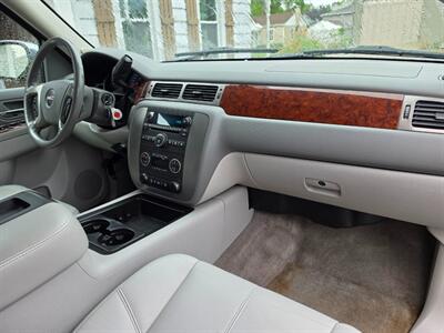 2012 GMC Yukon XL SLT 1500   - Photo 10 - De Pere, WI 54115