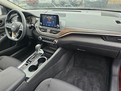 2024 Nissan Altima 2.5 SV   - Photo 10 - De Pere, WI 54115