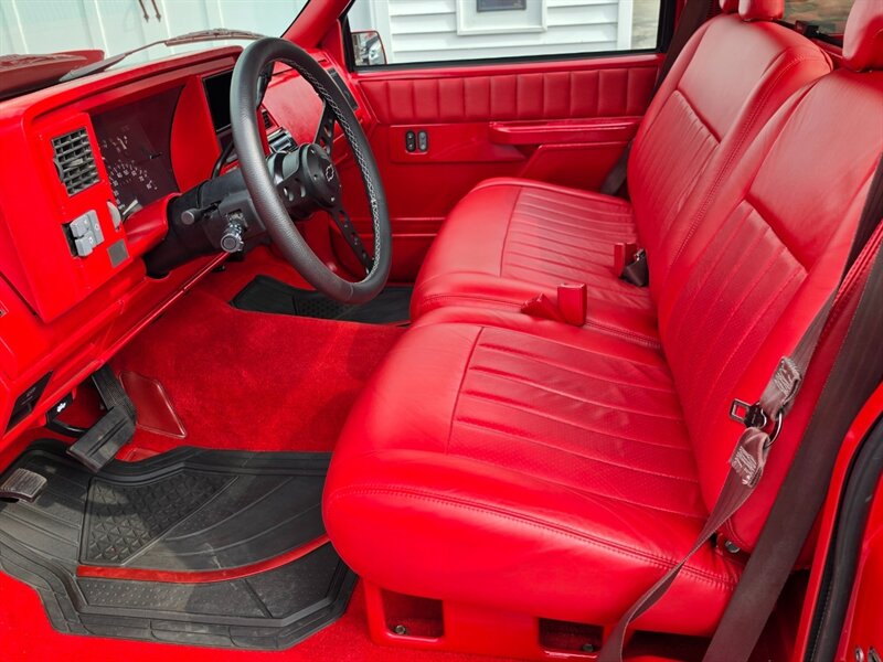1992 Chevrolet C1500 - Photo 10 - De Pere, WI 54115