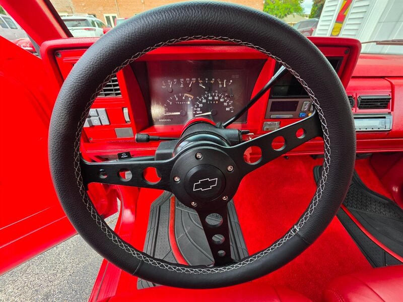 1992 Chevrolet C1500 - Photo 12 - De Pere, WI 54115