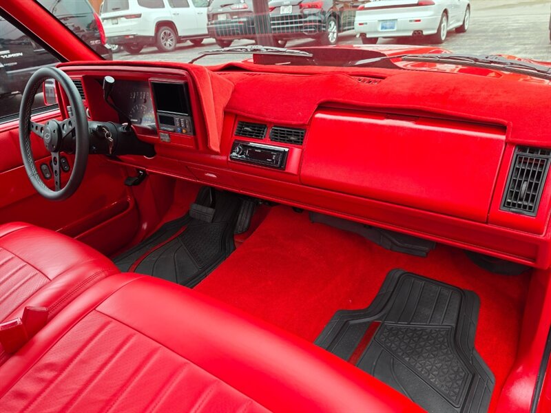 1992 Chevrolet C1500 - Photo 15 - De Pere, WI 54115