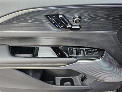 2024 Cadillac LYRIQ Luxury 3   - Photo 19 - De Pere, WI 54115