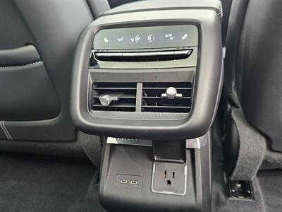2024 Cadillac LYRIQ Luxury 3   - Photo 16 - De Pere, WI 54115