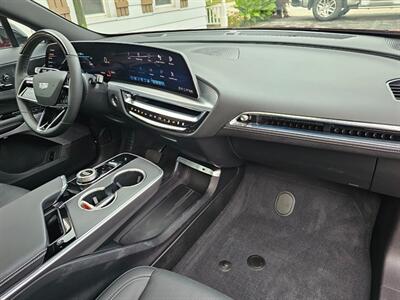 2024 Cadillac LYRIQ Luxury 3   - Photo 12 - De Pere, WI 54115