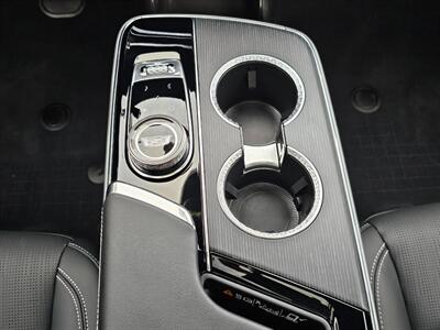 2024 Cadillac LYRIQ Luxury 3   - Photo 11 - De Pere, WI 54115