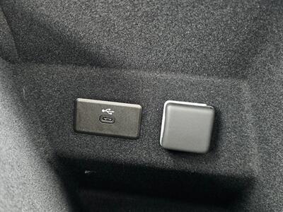 2024 Cadillac LYRIQ Luxury 3   - Photo 33 - De Pere, WI 54115