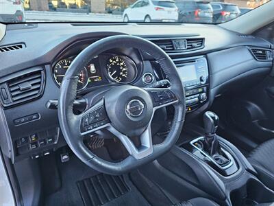 2017 Nissan Rogue SV   - Photo 27 - De Pere, WI 54115