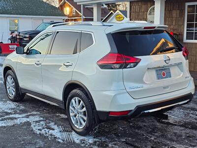 2017 Nissan Rogue SV   - Photo 26 - De Pere, WI 54115