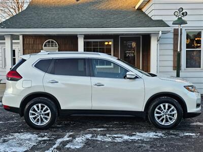 2017 Nissan Rogue SV   - Photo 2 - De Pere, WI 54115