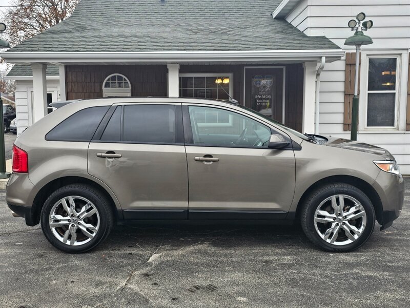 2013 Ford Edge SEL - Photo 2 - De Pere, WI 54115