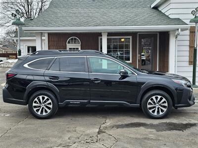2023 Subaru Outback Premium   - Photo 2 - De Pere, WI 54115