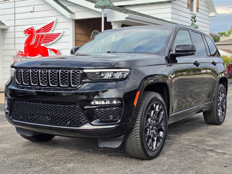 2024 Jeep Grand Cherokee Summit Reserve   - Photo 1 - De Pere, WI 54115