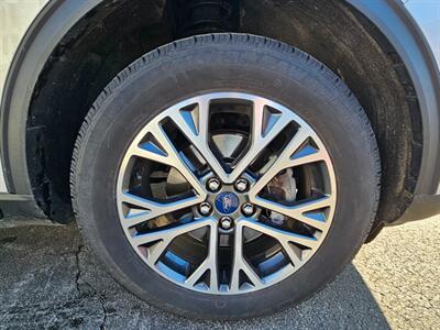 2020 Ford Escape SEL   - Photo 12 - De Pere, WI 54115