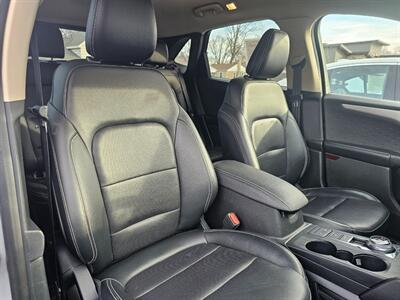 2020 Ford Escape SEL   - Photo 11 - De Pere, WI 54115