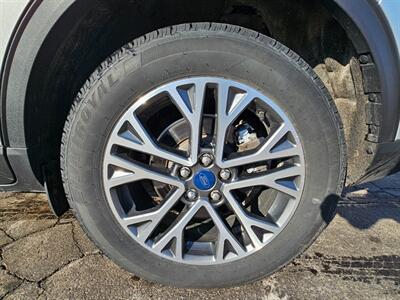 2020 Ford Escape SEL   - Photo 10 - De Pere, WI 54115