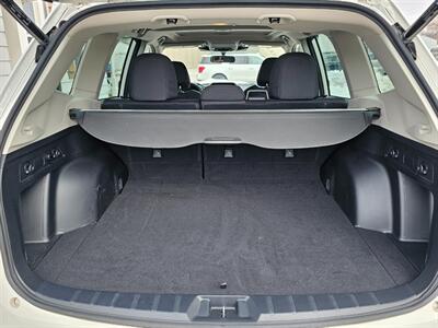2023 Subaru Forester Premium   - Photo 16 - De Pere, WI 54115
