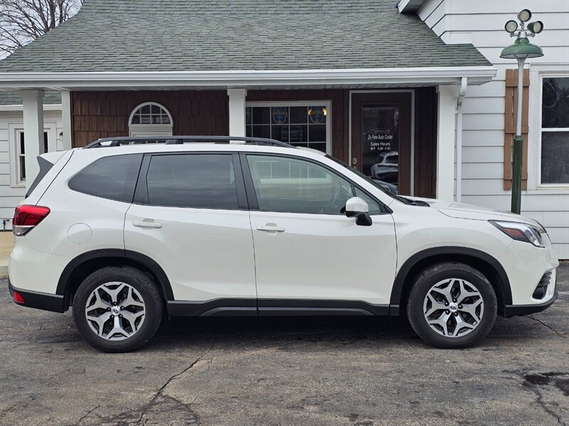 2023 Subaru Forester Premium  