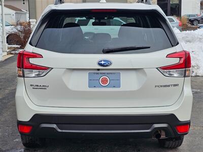 2023 Subaru Forester Premium   - Photo 24 - De Pere, WI 54115