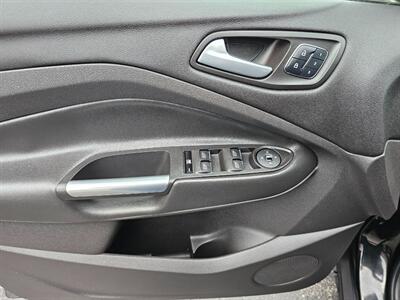 2015 Ford Escape Titanium   - Photo 18 - De Pere, WI 54115