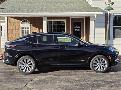 2025 Buick Envista Avenir   - Photo 2 - De Pere, WI 54115