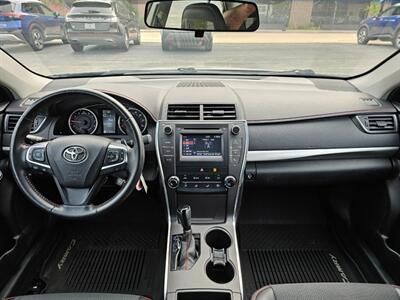 2016 Toyota Camry SE   - Photo 4 - De Pere, WI 54115