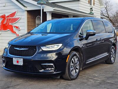 2022 Chrysler Pacifica Hybrid Limited  