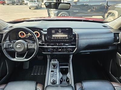 2023 Nissan Pathfinder Platinum   - Photo 3 - De Pere, WI 54115