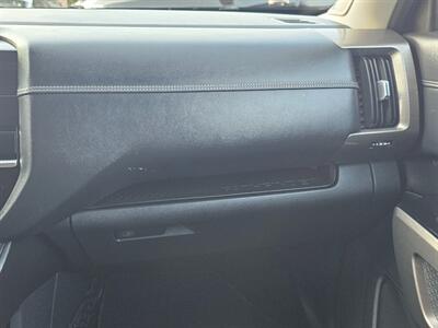 2023 Nissan Pathfinder Platinum   - Photo 24 - De Pere, WI 54115