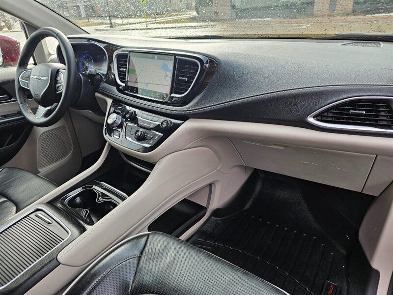 2022 Chrysler Pacifica Limited - Photo 12 - De Pere, WI 54115