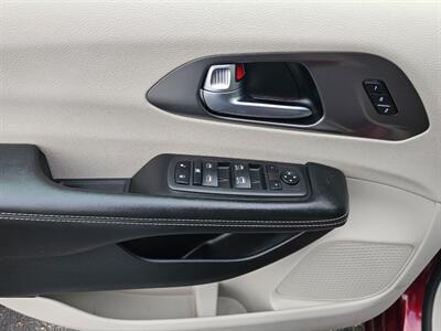 2022 Chrysler Pacifica Limited - Photo 19 - De Pere, WI 54115