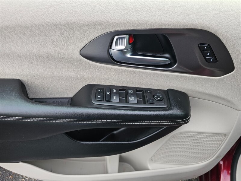 2022 Chrysler Pacifica Limited - Photo 19 - De Pere, WI 54115