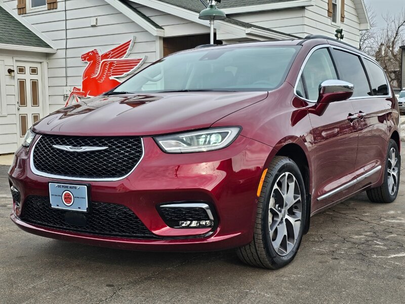 2022 Chrysler Pacifica Limited   - Photo 1 - De Pere, WI 54115