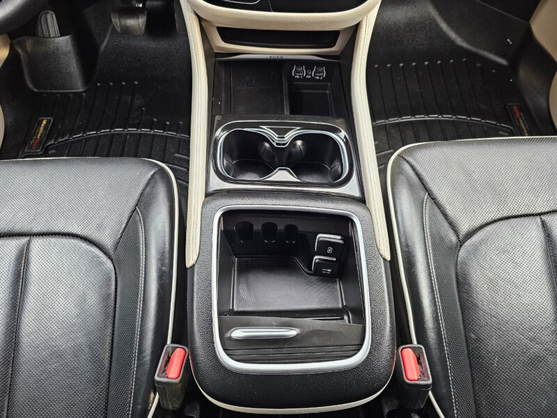 2022 Chrysler Pacifica Limited - Photo 11 - De Pere, WI 54115