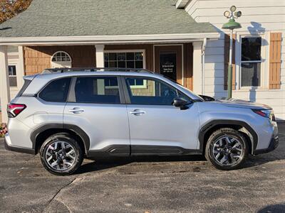 2025 Subaru Forester Premium - Photo 2 - De Pere, WI 54115