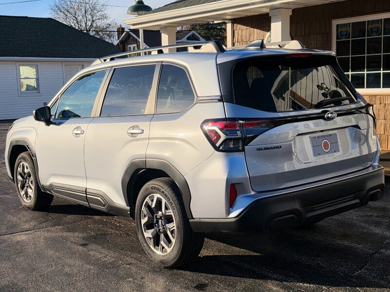 2025 Subaru Forester Premium - Photo 25 - De Pere, WI 54115