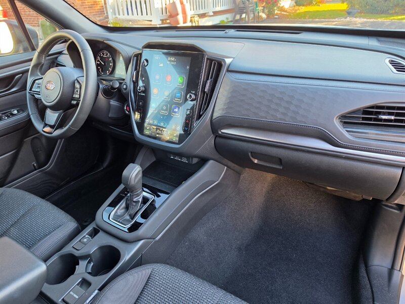 2025 Subaru Forester Premium - Photo 11 - De Pere, WI 54115