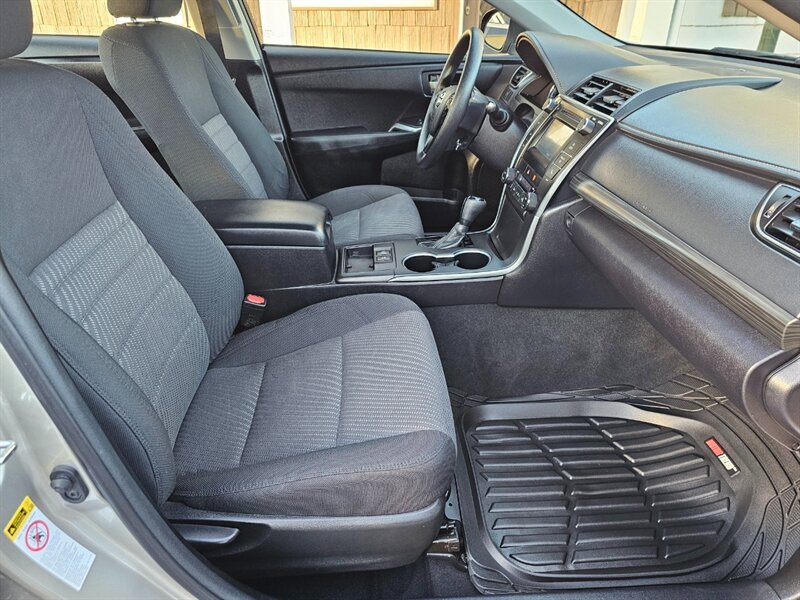 2016 Toyota Camry Hybrid LE - Photo 13 - De Pere, WI 54115