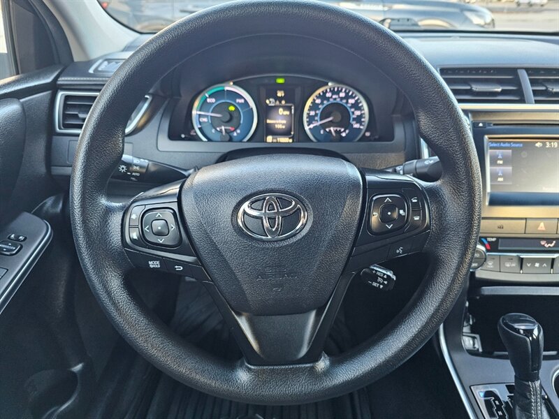 2016 Toyota Camry Hybrid LE - Photo 6 - De Pere, WI 54115