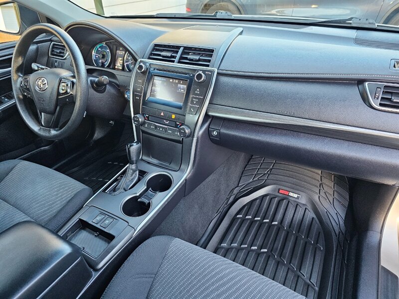 2016 Toyota Camry Hybrid LE - Photo 12 - De Pere, WI 54115
