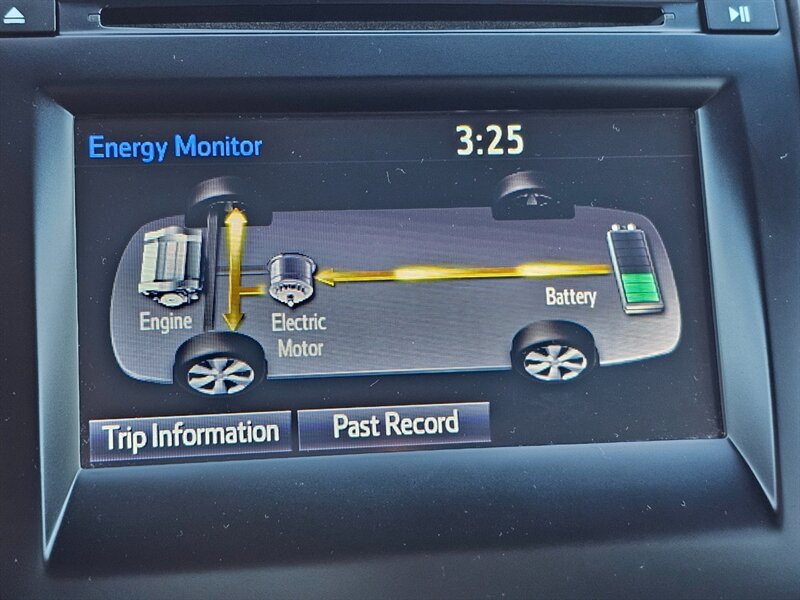 2016 Toyota Camry Hybrid LE - Photo 10 - De Pere, WI 54115