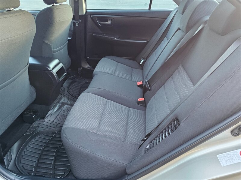 2016 Toyota Camry Hybrid LE - Photo 14 - De Pere, WI 54115