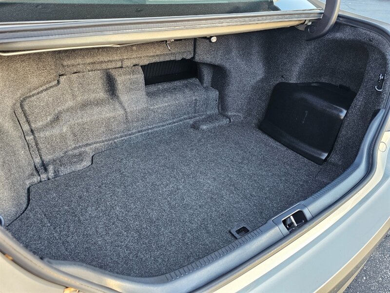 2016 Toyota Camry Hybrid LE - Photo 37 - De Pere, WI 54115