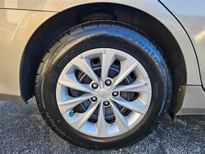 2016 Toyota Camry Hybrid LE - Photo 43 - De Pere, WI 54115