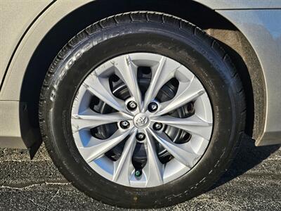 2016 Toyota Camry Hybrid LE - Photo 42 - De Pere, WI 54115