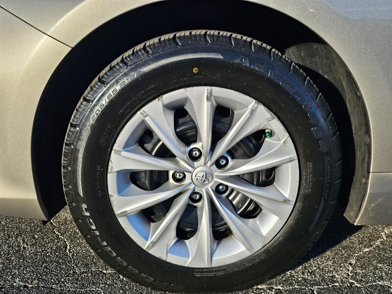 2016 Toyota Camry Hybrid LE - Photo 41 - De Pere, WI 54115