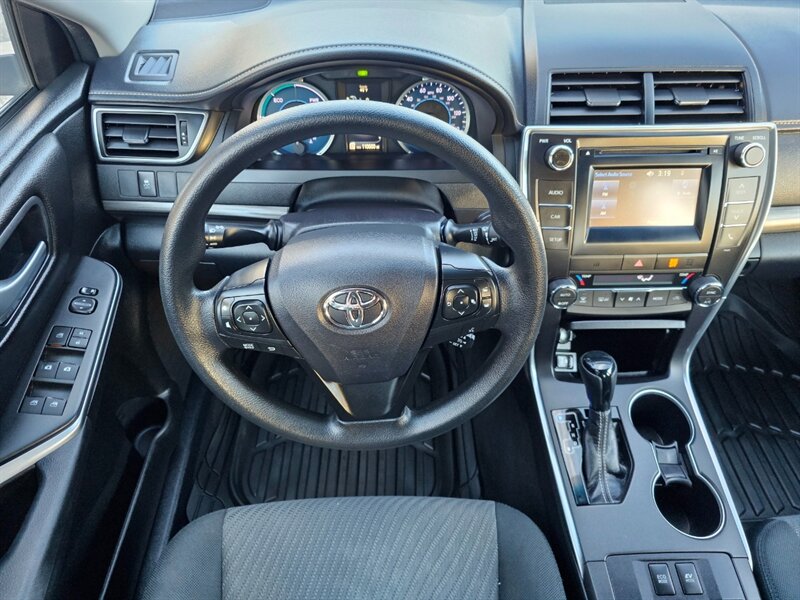 2016 Toyota Camry Hybrid LE - Photo 5 - De Pere, WI 54115