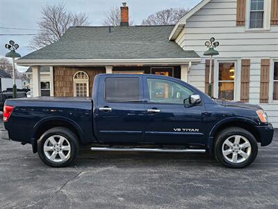 2011 Nissan Titan SL   - Photo 2 - De Pere, WI 54115